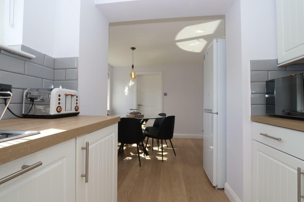 Dunfermline - Luxury 3 Bedroom 2 Bathroom Detached House With Garden المظهر الخارجي الصورة